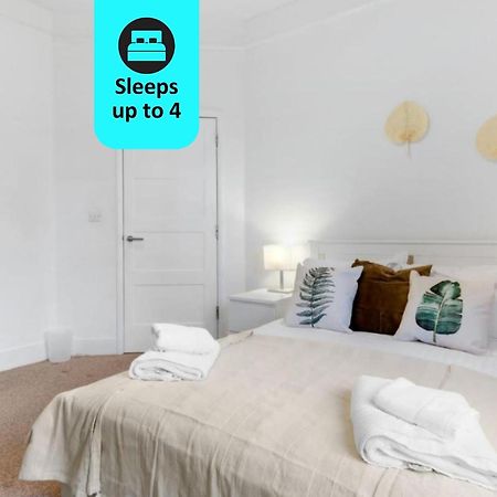 Chic 1Br House In Hounslow - 12 Mins From Heathrow Airport Apartman Feltham Kültér fotó