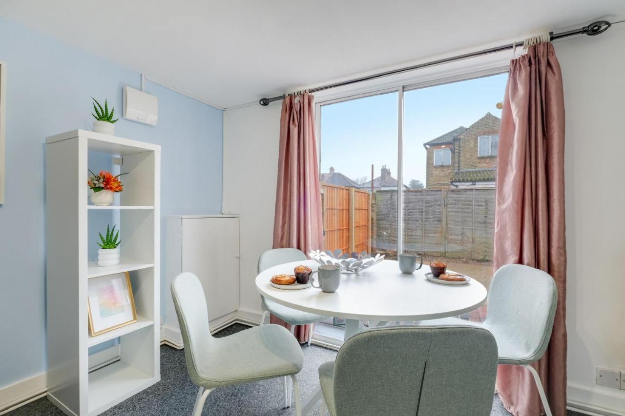 Chic 1Br House In Hounslow - 12 Mins From Heathrow Airport Apartman Feltham Kültér fotó