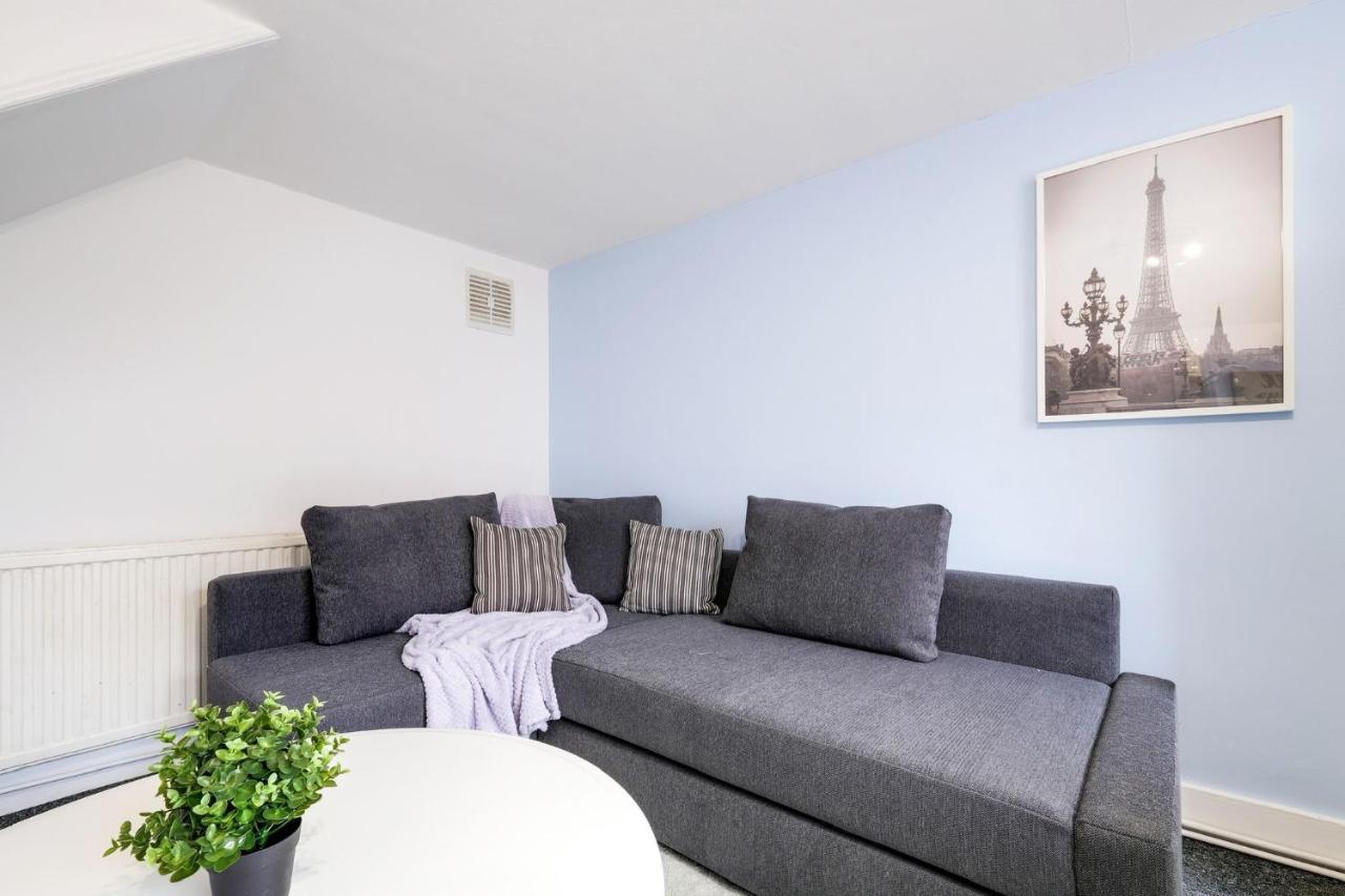 Chic 1Br House In Hounslow - 12 Mins From Heathrow Airport Apartman Feltham Kültér fotó