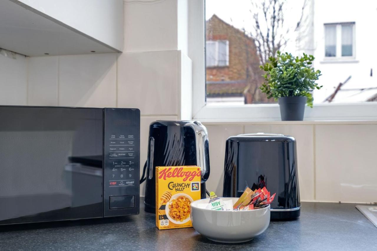 Chic 1Br House In Hounslow - 12 Mins From Heathrow Airport Apartman Feltham Kültér fotó