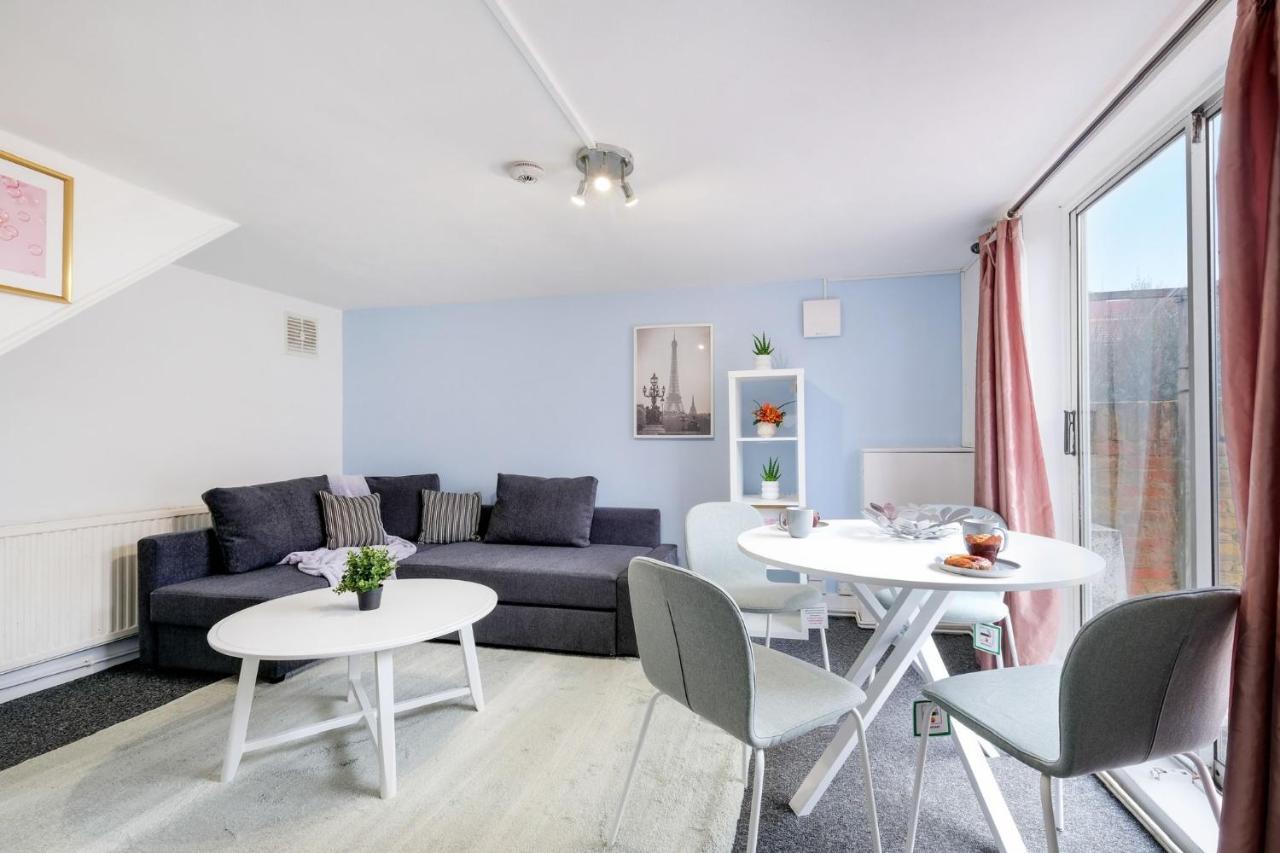 Chic 1Br House In Hounslow - 12 Mins From Heathrow Airport Apartman Feltham Kültér fotó